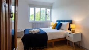 London Bridge 3 Bedroom House with reception room, office and private garden